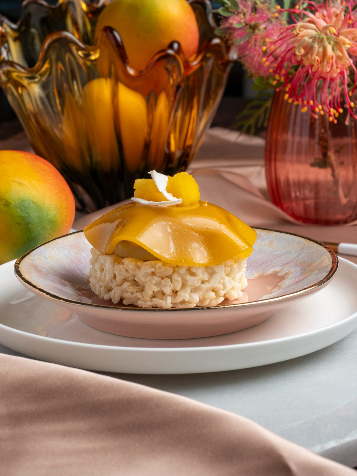 Mango sticky rice dessert